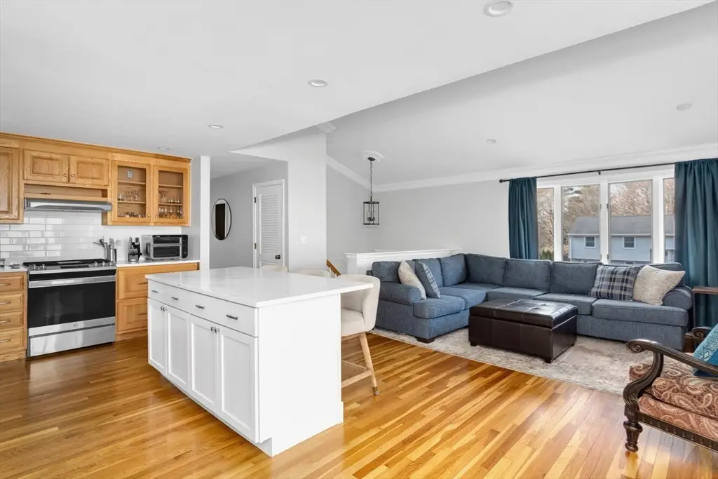 201 Crossfield Road, Franklin, MA 02038 - Image #1