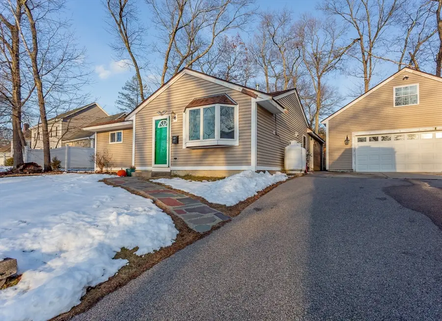 11 Crestwood Ave, Plainville, MA 02762 - Image #3