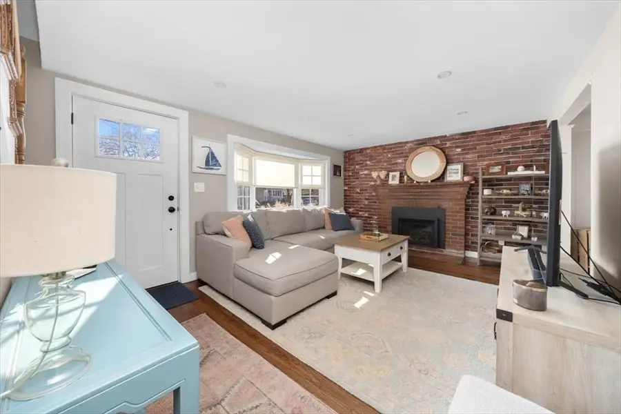 92 Doris Dr, Weymouth, MA 02191 - Image #3