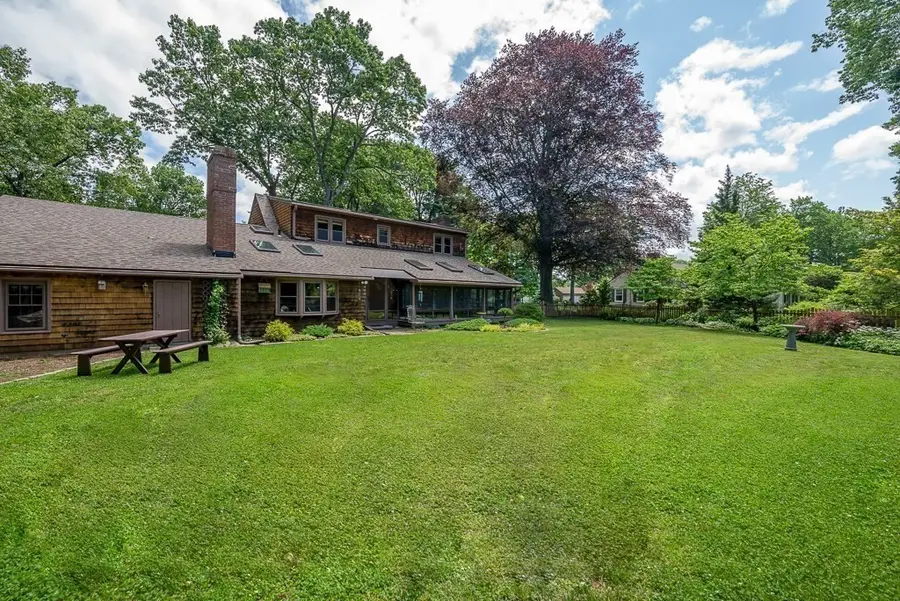 44 Llewellyn Dr, Westfield, MA 01085 - Image #2