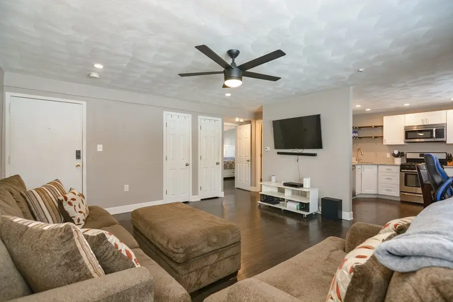 60 Edgelawn #1, North Andover, MA 01845 - Image #3