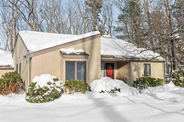 141 Chestnut Cir #141, Lincoln, MA 01773