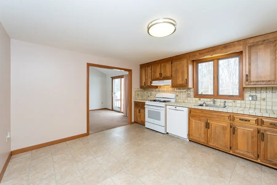 28 Bridle Path Rd, Dracut, MA 01826 - Image #3