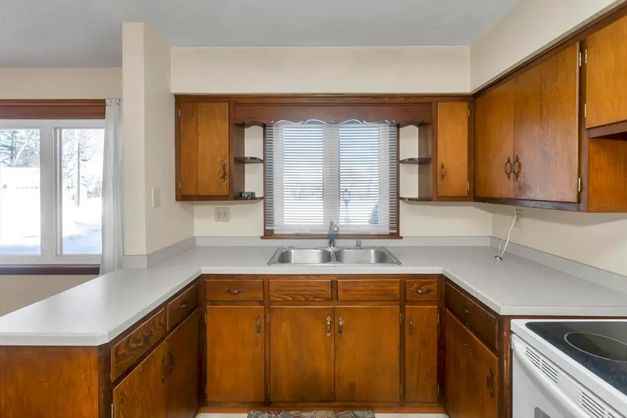 30 Llewellyn Dr, Westfield, MA 01085 - Image #2