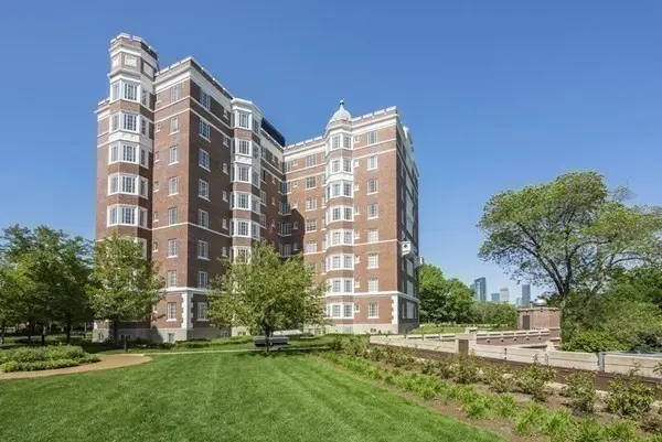 20 Chapel Street #A703, Brookline, MA 02446