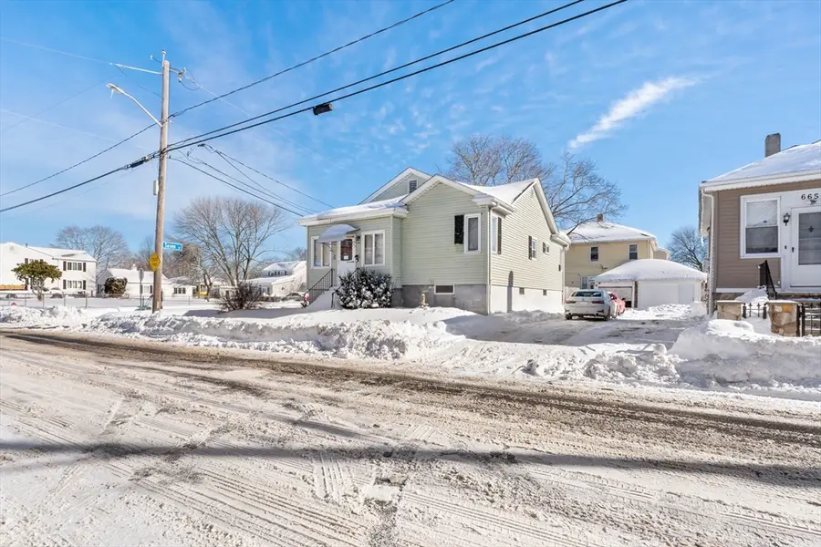 677 Oak Grove Ave, Fall River, MA 02720 - Image #3