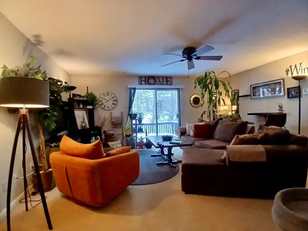 24 Thayer Pond Dr #17, Oxford, MA 01537