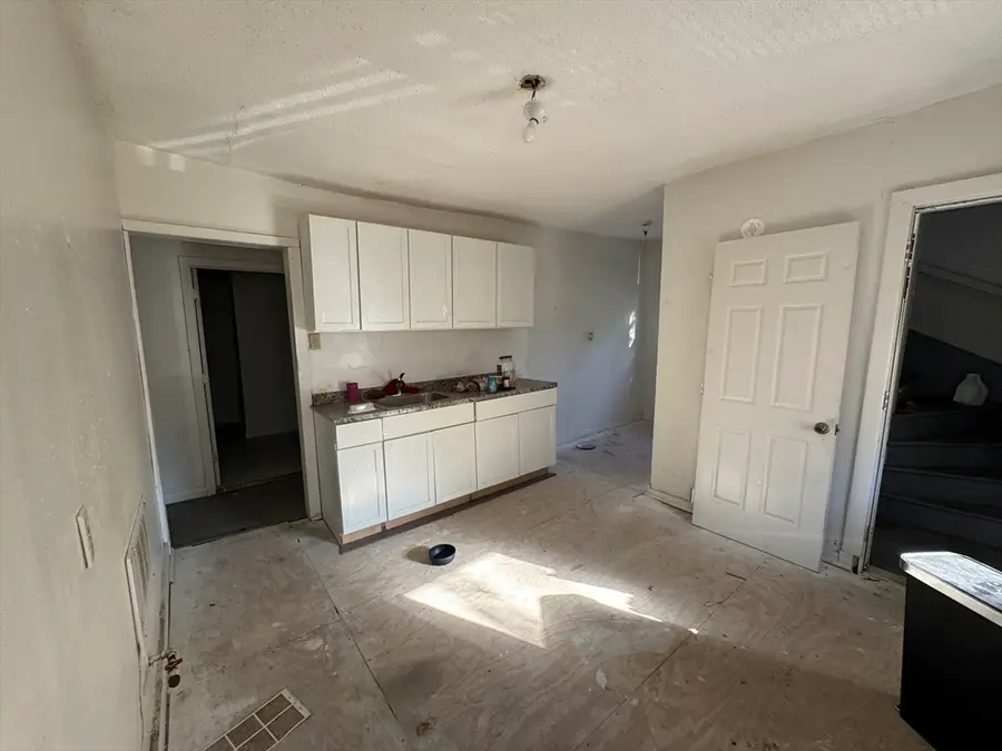 131 College St, Springfield, MA 01109 - Image #2