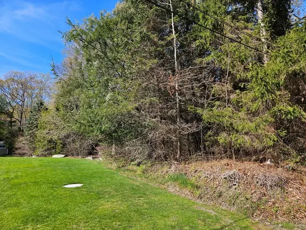 0 Crandall Rd, Tiverton, RI 02878