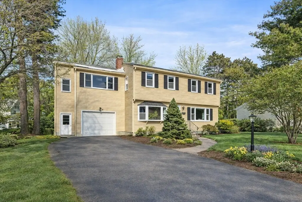 29 Pinewood Rd, Wellesley, MA 02482 - Image #1
