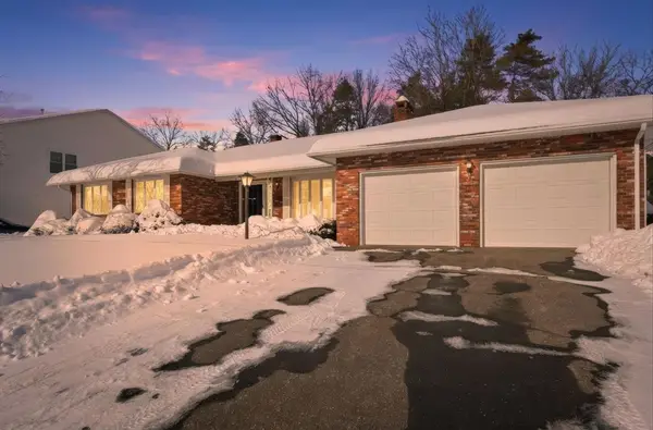 16 Sesame Dr, Chicopee, MA 01020