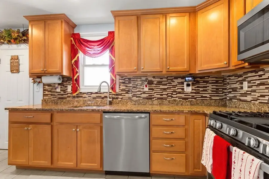 356 Crescent St, Brockton, MA 02302 - Image #3