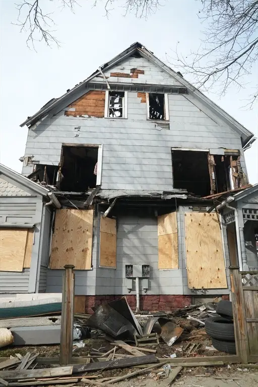 20-22 Acushnet Ave, Springfield, MA 01105 - Image #1