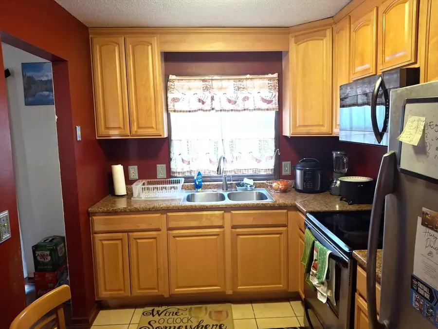 85 Idlewood St, Southbridge, MA 01550 - #3