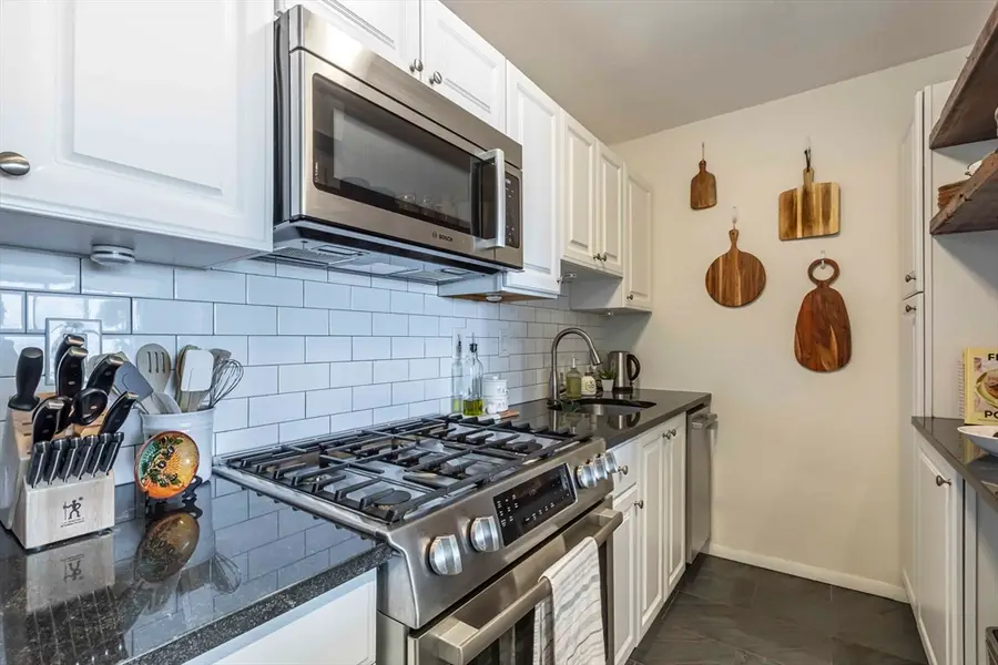 6 Whittier Place #14G, Boston, MA 02114 - Image #3