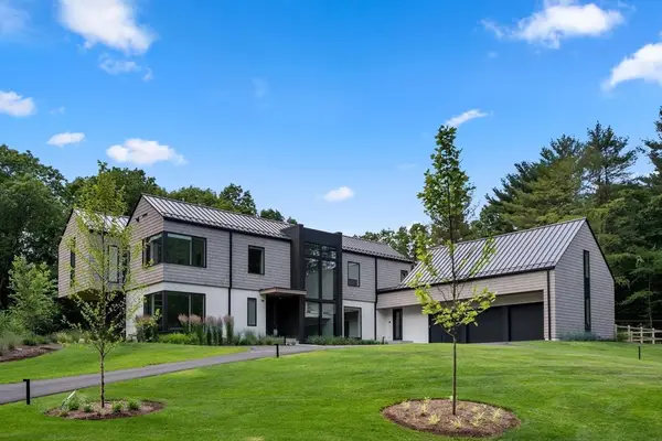 286 Country Dr, Weston, MA 02493