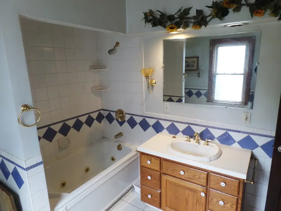 132 Carroll St, Springfield, MA 01108 - #3