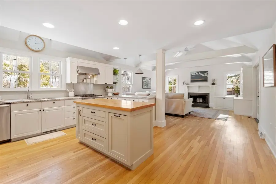 47 Bridgecourt Ln, Concord, MA 01742 - #3