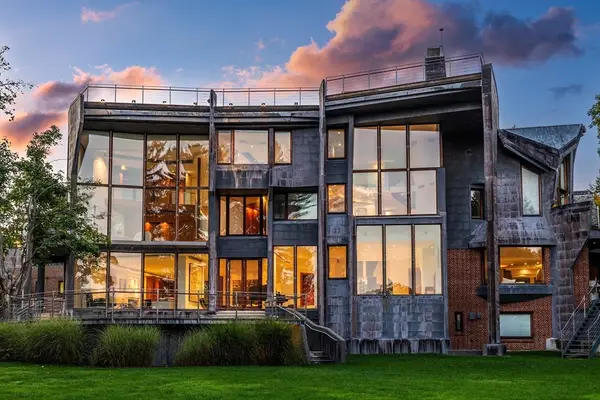 55 Leicester St, Brookline, MA 02445