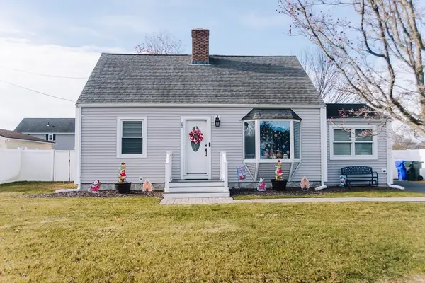 22 Amanda St, Springfield, MA 01118