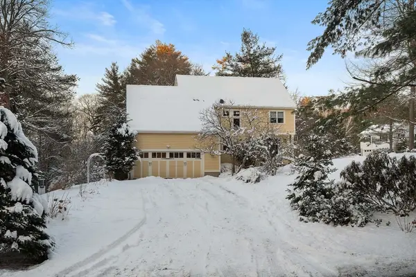 12 Campmeeting Rd, Topsfield, MA 01983