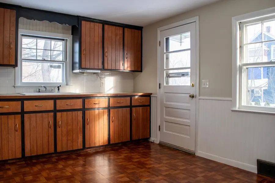 12 Wilmot St, Fitchburg, MA 01420 - #3