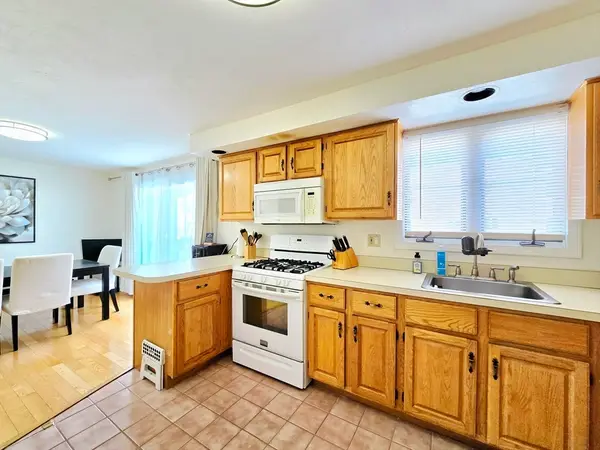 4 Villa Roma Dr #4, Tewksbury, MA 01876