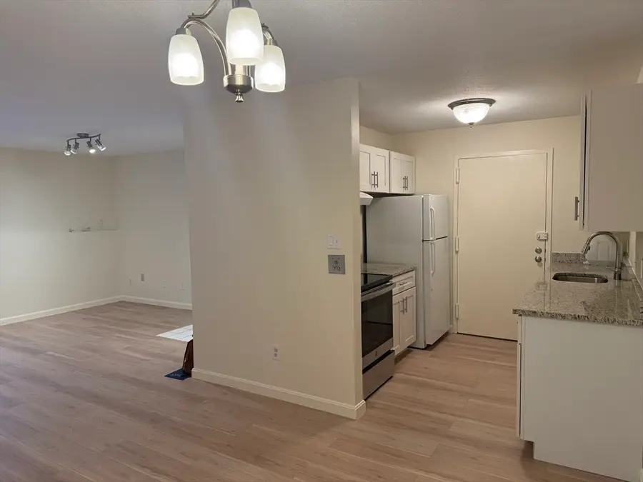 52 Village Brook Ln #14, Natick, MA 01760 - Image #3