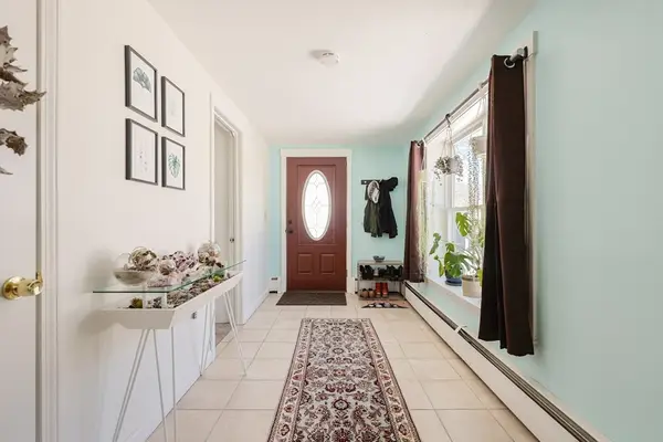 35 Waterman Rd, Auburn, MA 01501