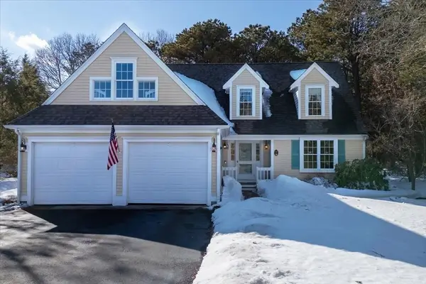 12 Quashnet Woods Dr, Mashpee, MA 02649