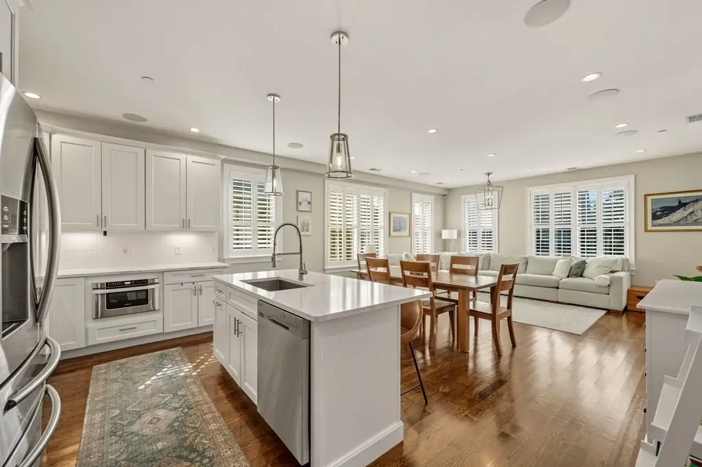 884 Adams St #4, Boston, MA 02124 - #1