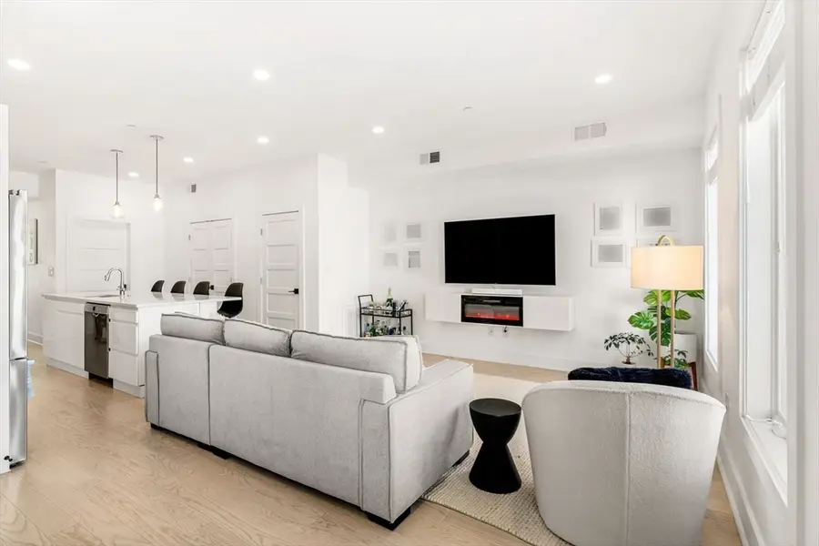 231 Maverick Street #3, Boston, MA 02128 - #3