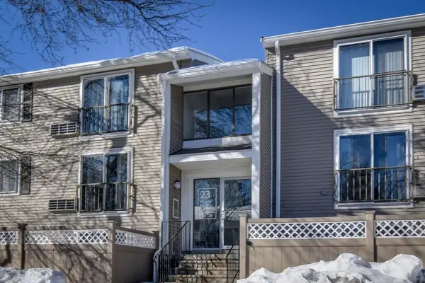 23 Village Rock Ln #22, Natick, MA 01760