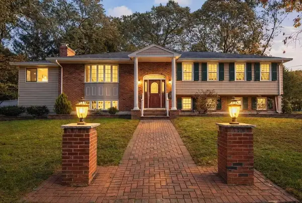 8 Phinney Rd, Lexington, MA 02421