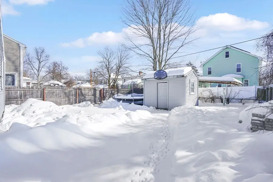 9 Utica St, Springfield, MA 01104 - #3