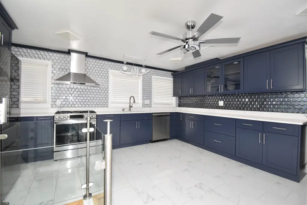 541 Grattan Street, Chicopee, MA 01020 - #1