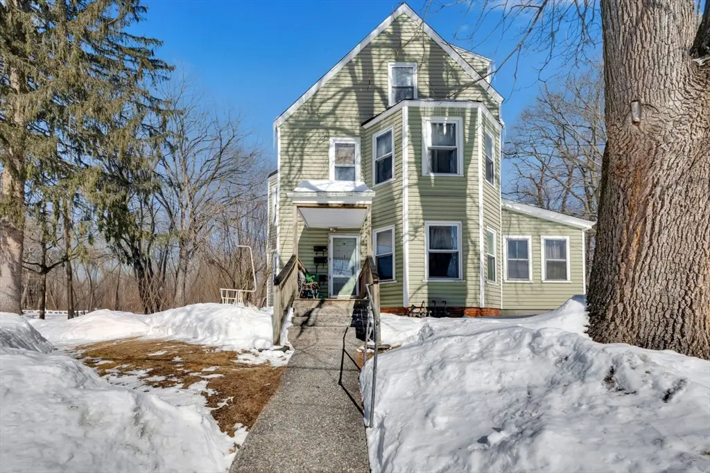 8 Lincoln Ave, Millbury, MA 01527 - #1