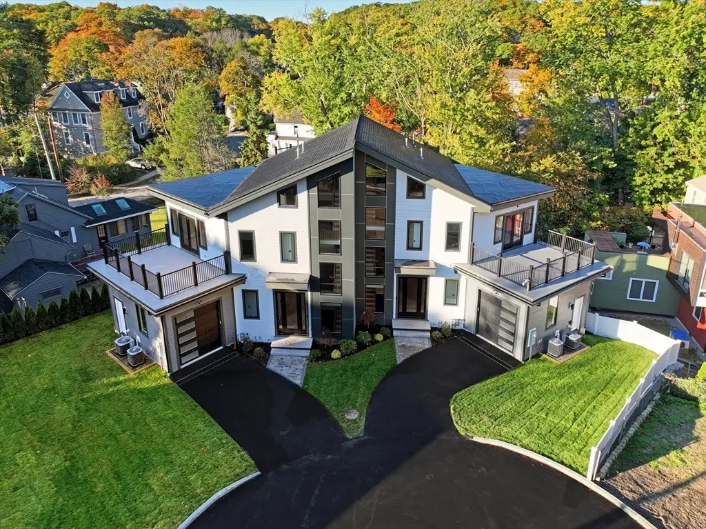 18 Josselyn Pl #18, Newton, MA 02461 - Image #1