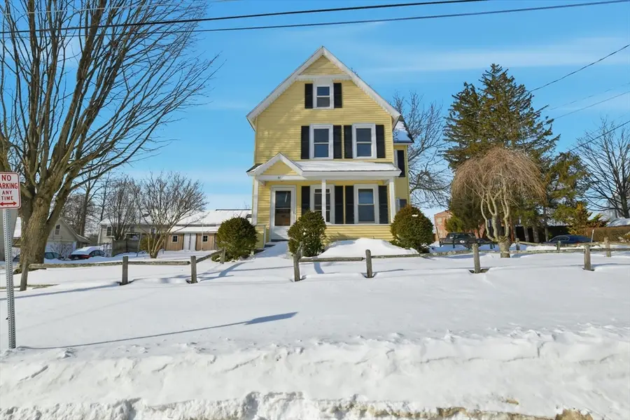 81 Chestnut St, West Springfield, MA 01089 - #3