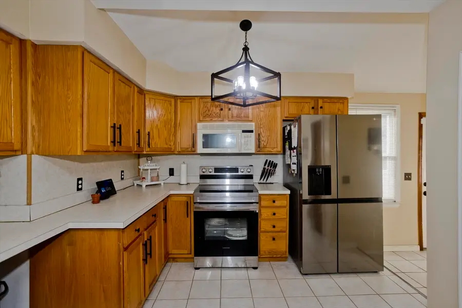 23 Jackson St, Chicopee, MA 01020 - #2