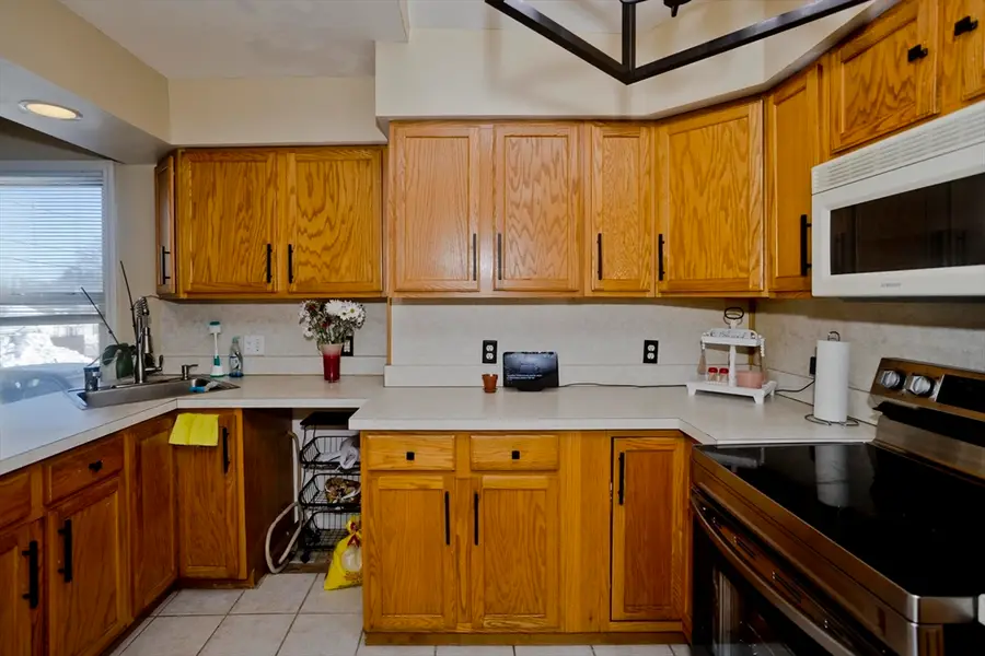 23 Jackson St, Chicopee, MA 01020 - #3