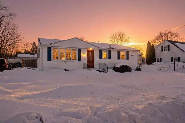 35 Mount Vernon Rd, Chicopee, MA 01013