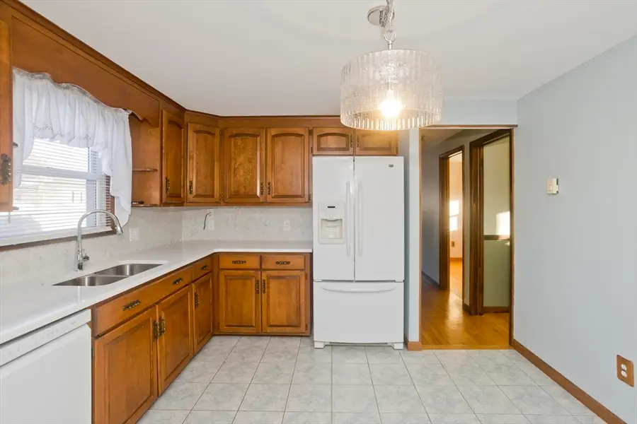 35 Mount Vernon Rd, Chicopee, MA 01013 - #3