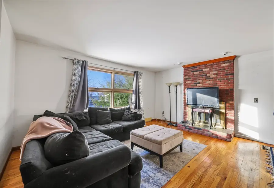 16 Leona Dr, Pittsfield, MA 01201 - #3