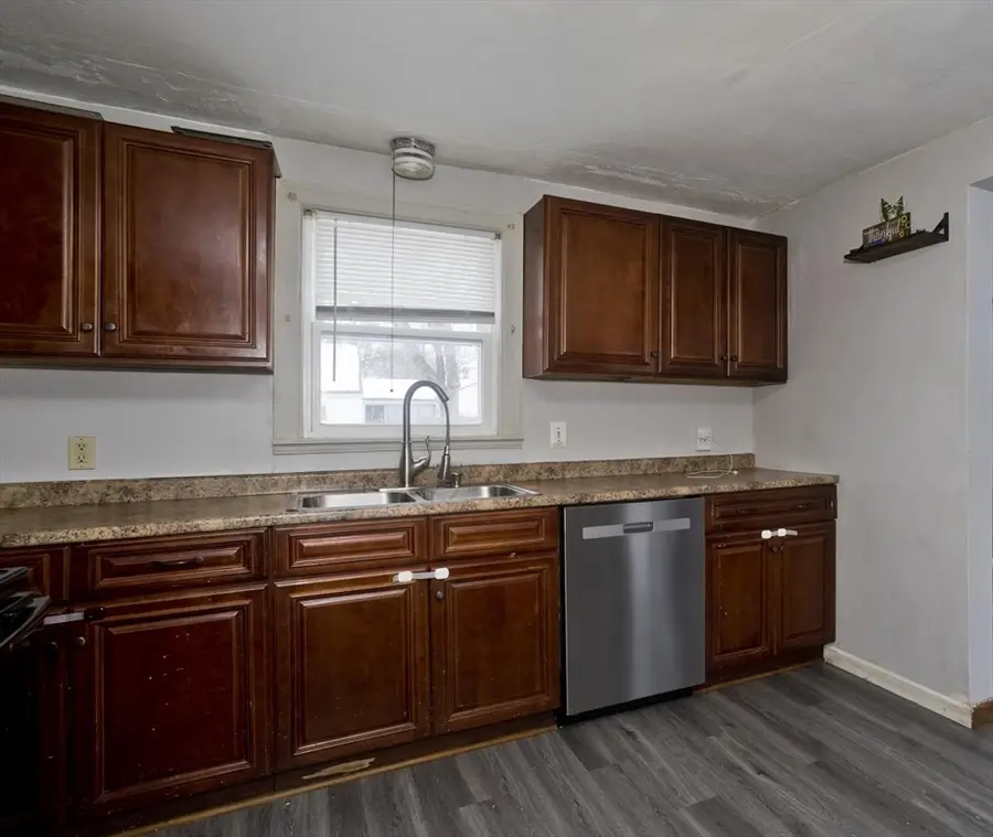 70 Chateaugay St, Chicopee, MA 01020 - #3