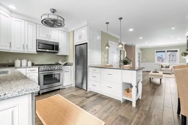 1 Salem St #2, Newburyport, MA 01950