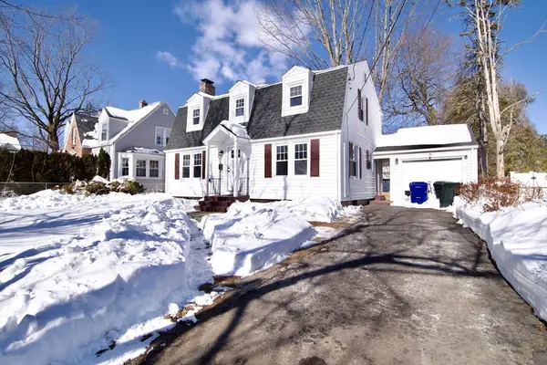 1088 Sumner Ave, Springfield, MA 01118