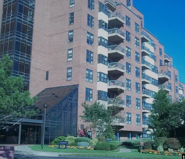 1 Seal Harbor Rd #701, Winthrop, MA 02152