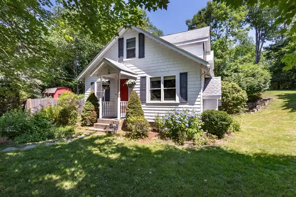 29 Elm St, Franklin, MA 02038