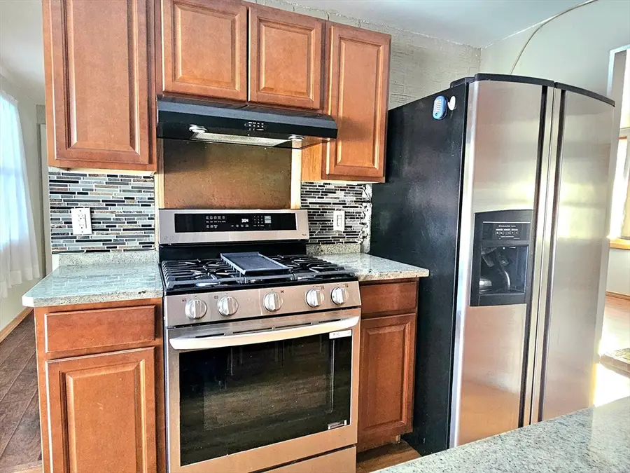 8 Algonquin Dr, Dartmouth, MA 02748 - #2